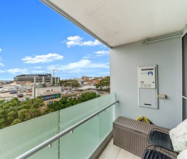 MODERN SPLIT LEVEL APARTMENT - Photo 4