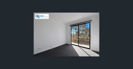 Modern 3-Bedroom Townhouse in the Heart of Werribee! - Photo 4