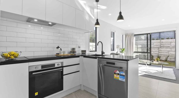 Brand-New Townhouses for Rent – Alfriston Villas - Photo 1