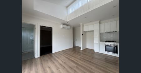 Location & convenient. - Photo 2