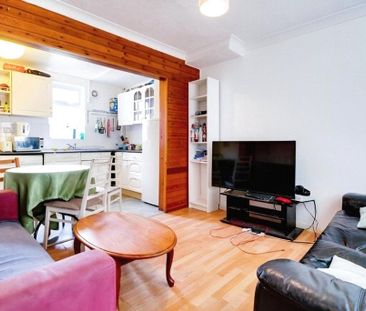 5 bedroom detached house to rent - Photo 1