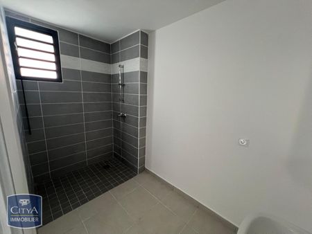 Location Appartement 3 pièces 65m² LE TAMPON 97430 - Photo 4