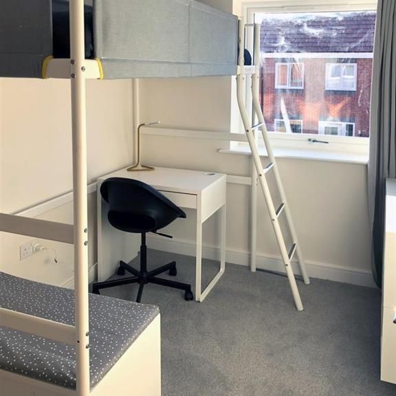 BrockmoorClose, BurtononTrent - Photo 1