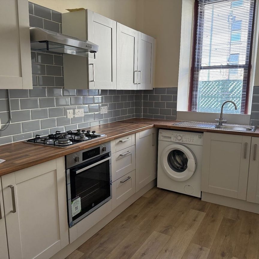 3 Bed Flat, Drive Road, G51 - Photo 1
