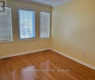 36 SENATOR WAY - Photo 3