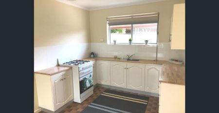 WELL MAINTAINED HOMETTE - Photo 3