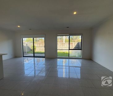 MODERN 3 BEDROOM HOME WITH PRIME LOCATION! - Photo 1