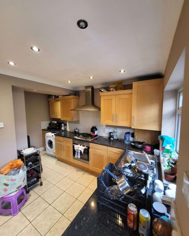 4 bedroom terraced house to rent - Photo 3