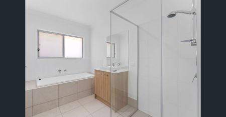 Brand New 4 Bedroom Home in Banksia Rise Estate - Photo 4