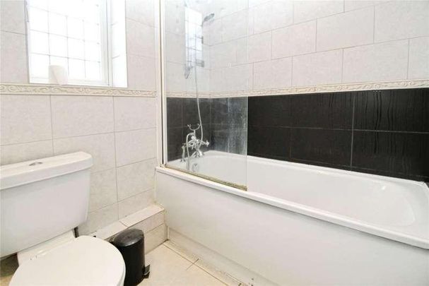 Portnoi Close, Romford, RM1 - Photo 1