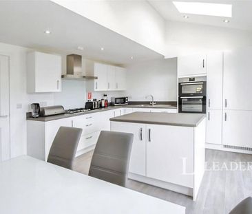 1 bedroom in a house share to rent - Photo 3