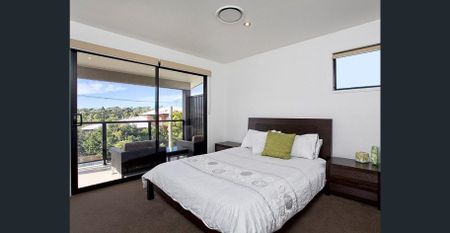 Stylish Townhome Living in the Heart of Alderley - Photo 3