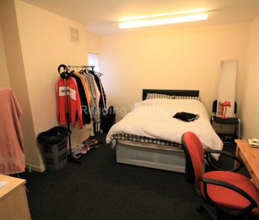 4 bedroom flat to rent - Photo 2