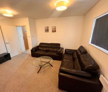 Price Reduced £1,200 pcm - Available 01/02/2026 - Furnished - Photo 1