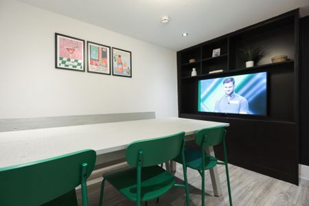 Kendal Lane, Hyde Park, Leeds - Photo 3