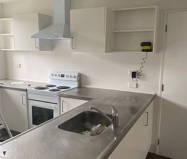 2 bedroom unit close to Mt Albert train station - Photo 1