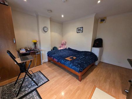 1 bedroom in a house share to rent - Photo 3