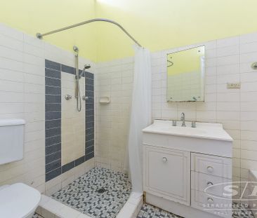 Convenient location - Photo 3