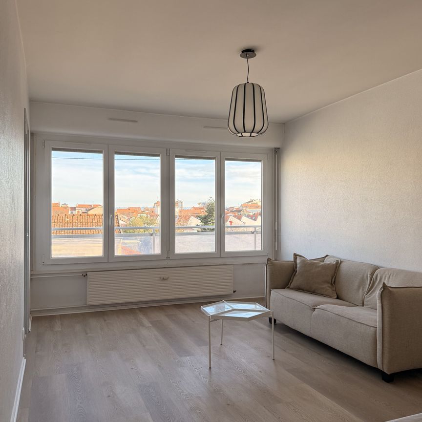 Location Appartement 2 pièces 48m² RIORGES 42153 - Photo 1