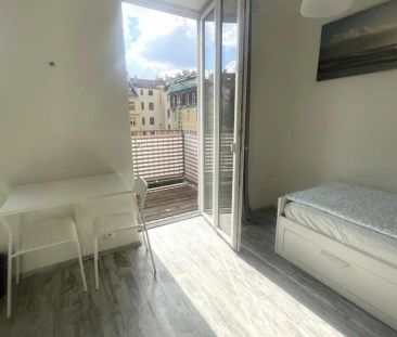 Vybavené studio (1+kk) o velikosti 21 m s balkónem 2,5 m - Photo 6