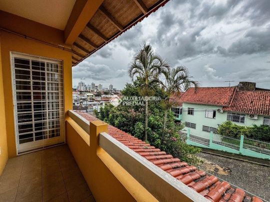 Casa com 4 quartos e 300m² para alugar em Jardim Atlântico, Florianópolis. - Foto 1