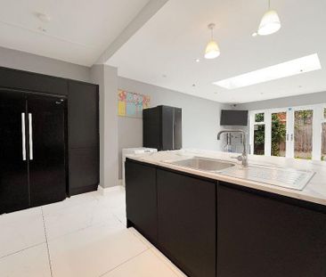 5 bedroom terraced house to rent - Photo 1