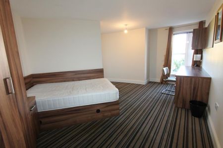 5 bedroom flat to rent - Photo 3