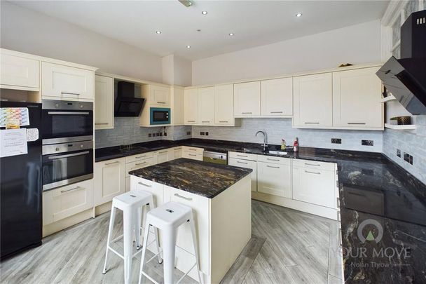 1 bedroom in a house share to rent - Photo 1