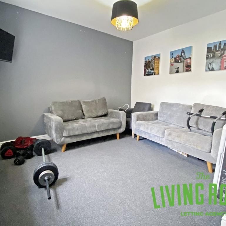 6 bedroom house to rent - Photo 1