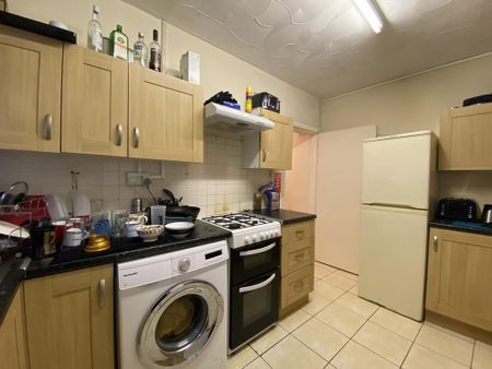 5 bedroom semi-detached house to rent - Photo 5