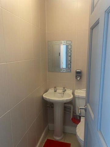 4 bedroom end of terrace house to rent - Photo 2