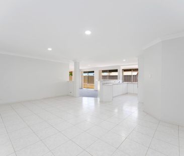 Ideal Family Home! - Photo 3