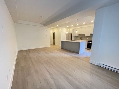 2 Storey Townhouse in South Surrey - Photo 2