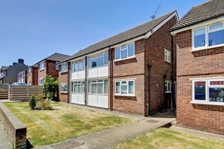 St Philips Avenue, Worcester Park - Photo 5