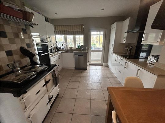 4 bedroom bungalow to rent - Photo 1