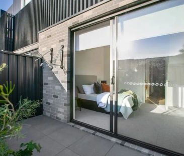 “Modern Townhouse in Convenient Location!” - Photo 5