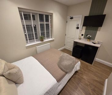 Thundersley Park Road, Benfleet - Photo 1