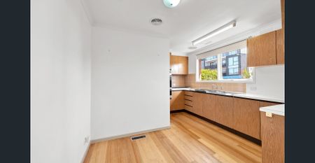 Spacious Single Level Villa - Photo 5