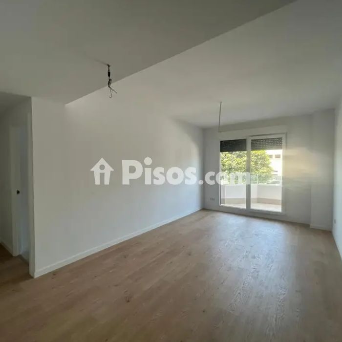 Piso en alquiler en Entrenúcleos - Photo 1