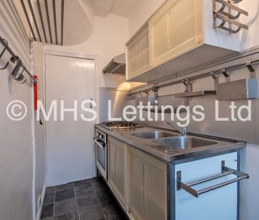 2 Bedroom Mid Terraced House for rent in Knowle Grove - Photo 4