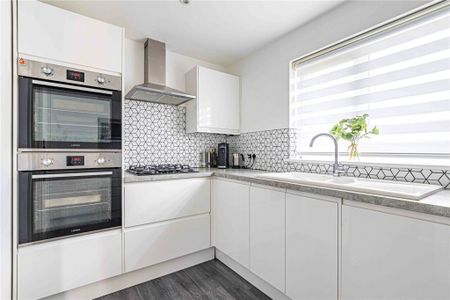 2 bed Flat for rent - Photo 4