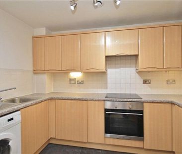 Claremont Avenue, Woking - 2 bedrooms Property for lettings - Seymours - Photo 5