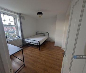 4 bedroom flat to rent - Photo 3