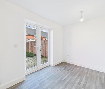 De Lisle Bush Way, Great Oldbury, Stonehouse - Photo 2