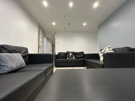 6 bedroom terraced house to rent - Photo 3