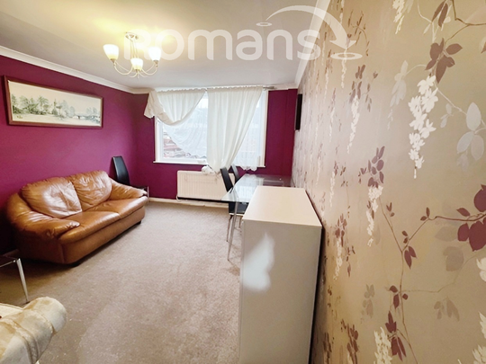 Mullins Close, RG21 - Photo 1