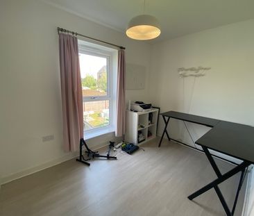 Rhodfa Crughywel, St. Mellons, CARDIFF - Photo 4