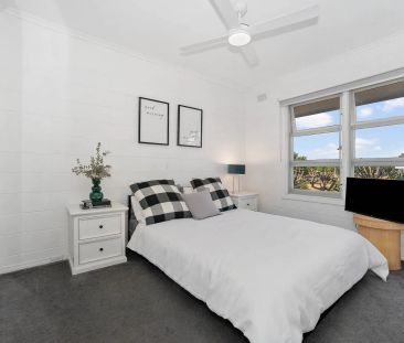 Beautiful Fully Furnished One Bedroom Close to All Amenities - Photo 4