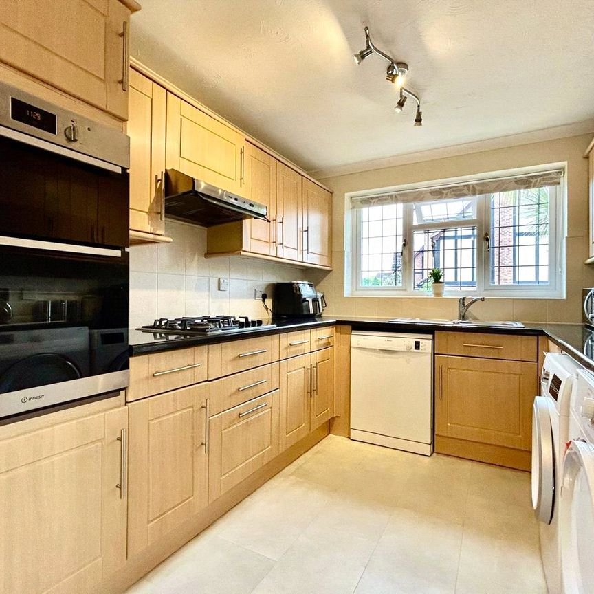 Pevensey Way, Frimley, Camberley, Surrey, GU16 - Photo 1