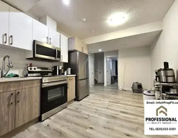 Spacious Legal Suite in Keswick | In-Suite Laundry | Extra Den | Cats OK | 8020 Kiriak Link Southwest, Edmonton - Photo 1